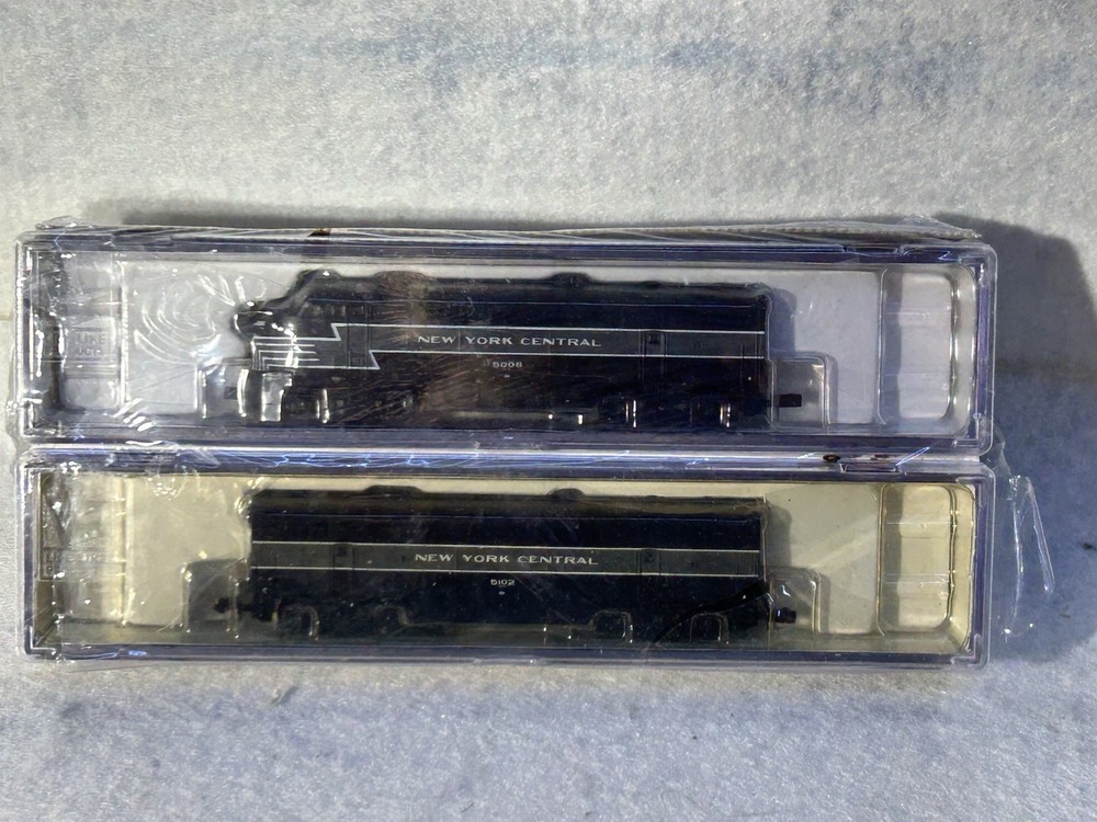 Beautiful Life Like New York Central RR LIGHTNING SCHEME C-Liner A/B Set N Gauge