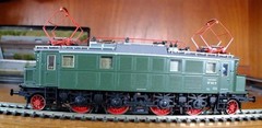 Roco 69625 HO gauge DB BR 117 / E17 electric loco in green livery