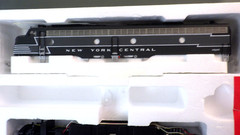 HO-Proto 2000 NYC #4040 E8/9 POWERED Diesel Locomotive in Box #8036 * Runs Slow