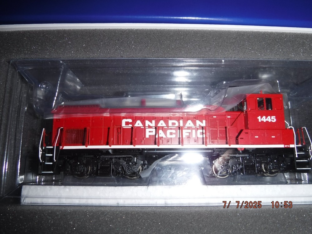 GENESIS HO CANADIAN PACIFIC MP15-AC LOCO SWITCHER #1445 w/DCC QUICK-PLUG – NEW!