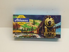 Athearn Blue Box Undecorated SW1500/SW1000 Diesel Locomotive-Unpowered Dummy C