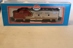 HO Scale Model Power, F3 Diesel Locomotive Santa Fe Warbonnet Red, NO # – 6730