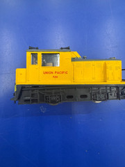 AHM Union Pacific 720 5001 MDT Diesel switcher HO scale Model Train