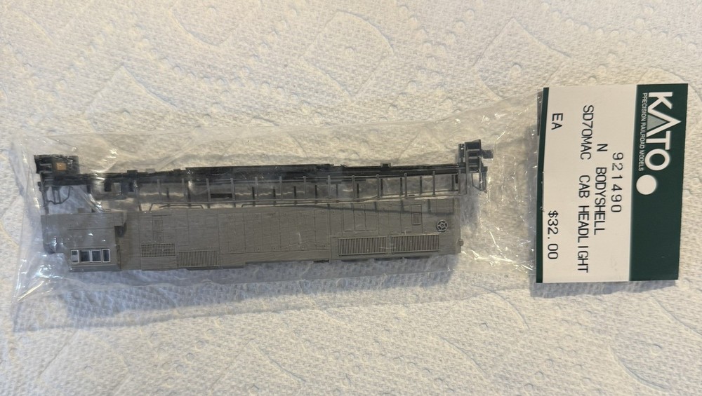 Kato -SD70MAC, cab headlight- Shell Only – N Scale – NEW 921490