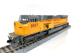 HO Kato 37-6363 Union Pacific “We will Deliver” #8065 SD90/43MAC Diesel- DC (2)