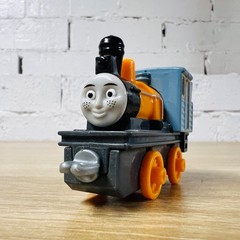 Dash – Thomas The Tank Engine & Friends Adventures Metal Push Along Trains