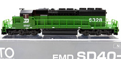 N KATO 176-4822 EMD SD40-2 BURLINGTON NORTHERN BN # 6328