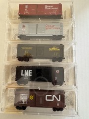 Vintage Boxcars’= 40′ Standard Boxcar-Micro Trains. Set A