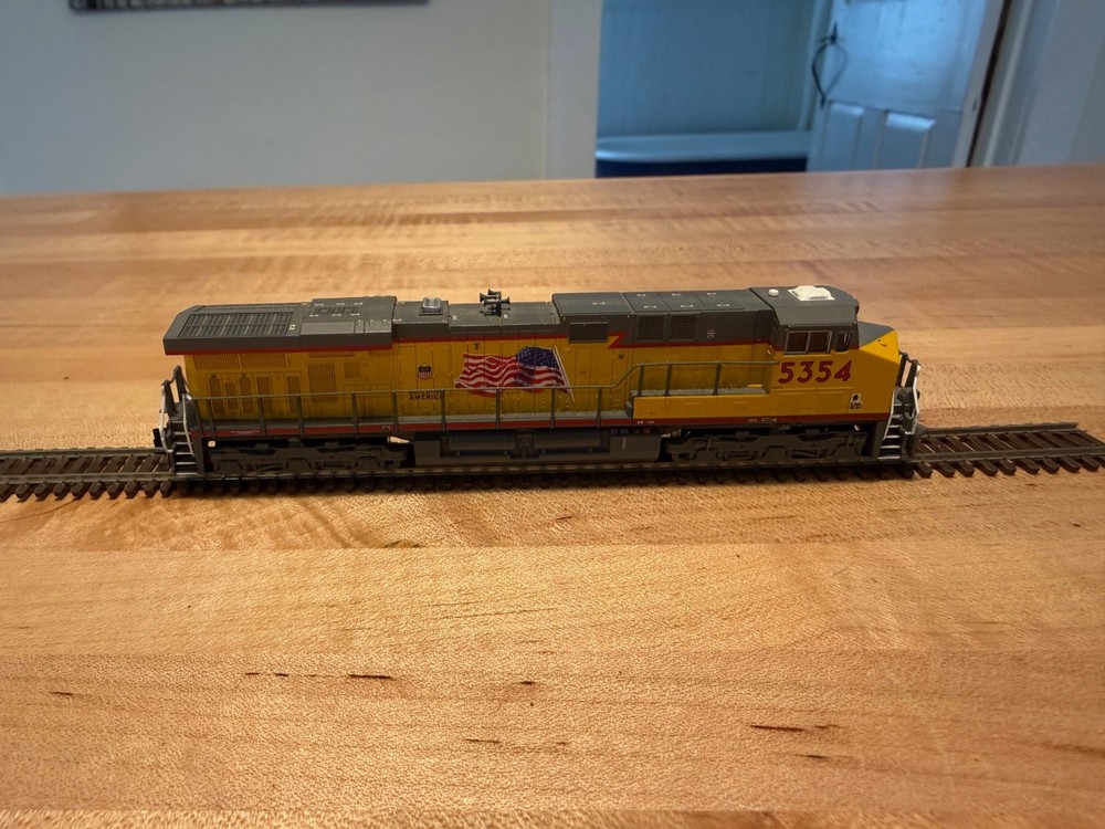N Scale Fox Valley DCC Ready Union Pacific GE-ES-B w/PTC #5414 Lightly Used