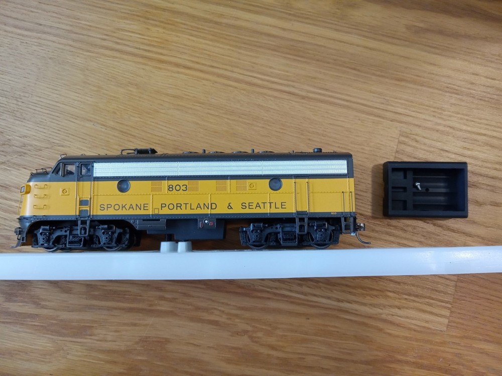 Bowser Executive Line #24072 F-7 A Spokane Portland & Seattle 803 Diesel – HO