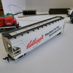 HO Scale AHM Alco Century 424 Central NJ Locomotive 1540, Tender, 3 Cars, Tracks