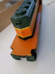 HO ATHEARN 4432 SD40-2 POWER BNSF # 6915, JORDAN SPREADER UNDECORATED 932-5350