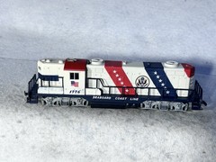 Cool AHM Seaboard Coast Line RR Bi-Centennial GP-18 I Powered Dummy Loco HO