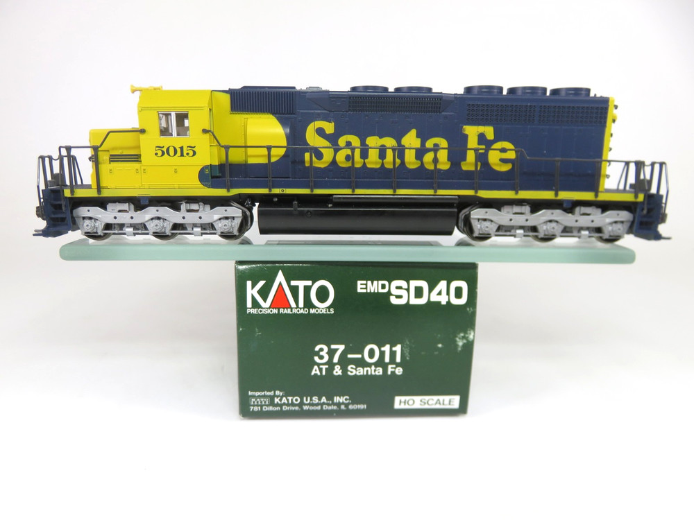Kato 37-011 HO Scale EMD SD40 Diesel Locomotive ATSF Santa Fe Railroad #5015