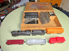 VINTAGE 1950s UNIQUE / MARX O OR 027 GAUGE ELECTRIC FREIGHT TRAIN SET IN BOX