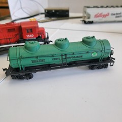 HO Scale AHM Alco Century 424 Central NJ Locomotive 1540, Tender, 3 Cars, Tracks