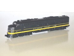 Lifelike 7826, N Scale Atlantic Coast Line Powered A & B sections. As New Cond