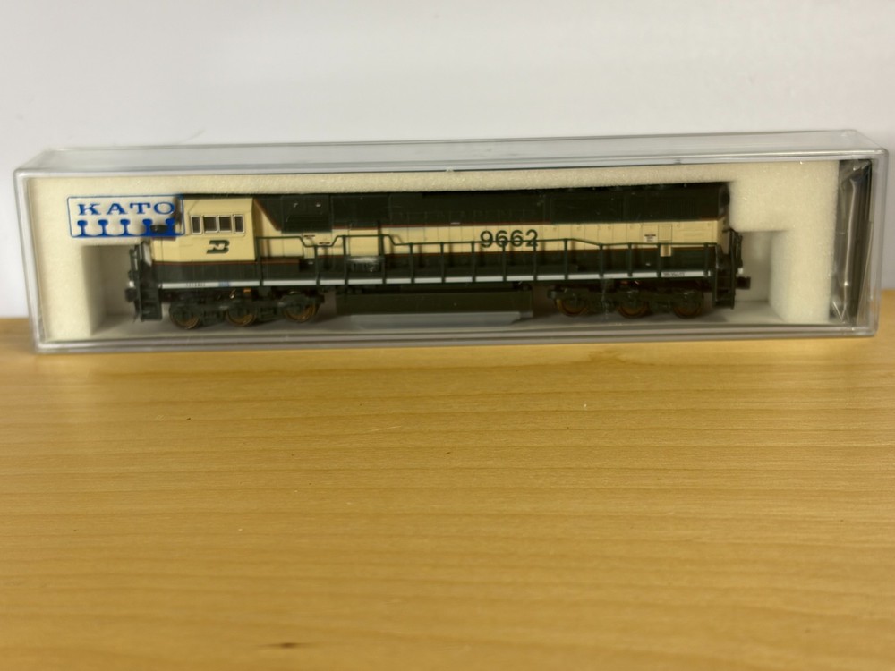 N Scale Kato 176-6506 Burlington Northern EMD SD70MAC Diesel Locomotive #9662