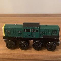 Thomas & Friends Derek Wooden Railway Diesel Locomotive Sodor Green Wood Train