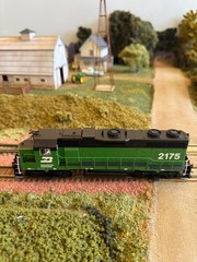 HO Atlas Classic 8954 GP38 Burlington Northern #2175. DC/DCC Decoder. TRO. IOB.