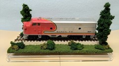 HO SCALE 9″ SINGLE TRACK DISPLAY CASE -“SUMMER SCENE”-FOR ANY HO TRAIN