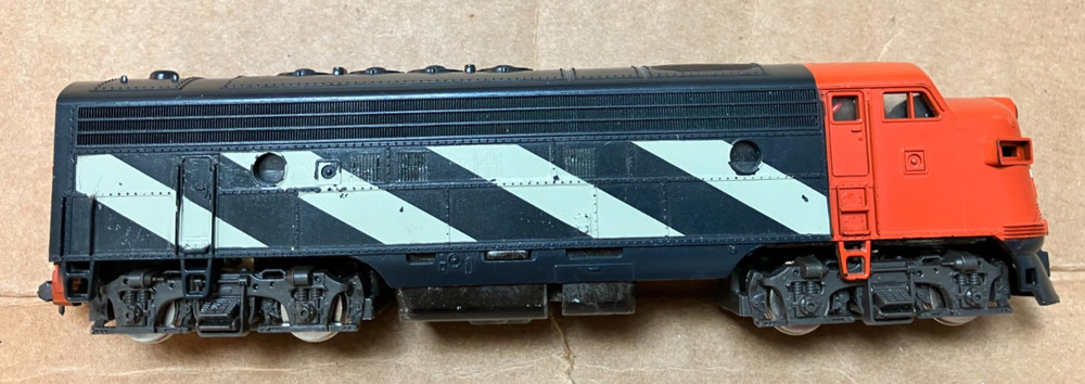 ALTAS/ROCO HO FP7 CN ENGINE WITH DCC/SOUND AND NEW UNDECORATED SHELL