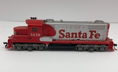 HO Scale Tyco Diesel Loco Railroad Train Santa Fe #5628