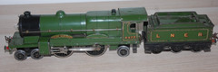 HORNBY O GAUGE ELECTRIC 6v ‘FLYING SCOTSMAN’ AND TENDER IN LNER LIVERY