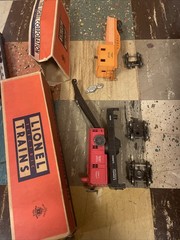 (VINTAGE Lionel O GAUGE CARS-#2420 Work Caboose & #6560 BUCYUS ERIE CRANE