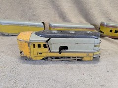 American Flyer Prewar Hiawatha Streamliner Lot of 4 Untested Yellow Gray