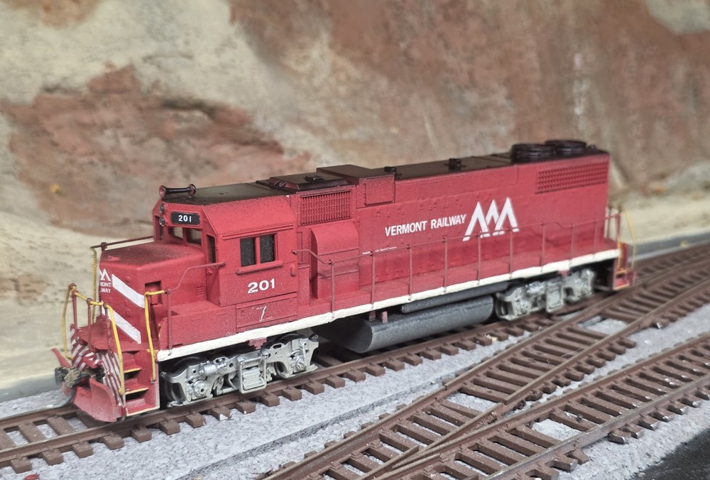 Athearn HO Vermont Railway GP38-2 Diesel Locomotive #201 DC only