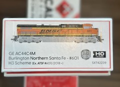 ScaleTrains HO GE AC44C4M BNSF #601 DC SXT42241 NEW