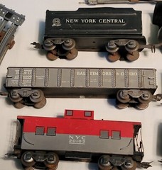 MARX Lionel Engine #1110 w/ 3 Freight Cars & Caboose; VTG; All Tin; See Desc.;