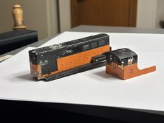 HO Walthers Milwaukee Road Railroad Fairbanks Morse FM H10-44 Shell Damaged