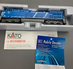 HO Kato 37-6432 AC4400CW Locomotive CEFX Leasing DCC/non-SND HO8154