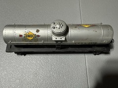 Lionel Trains – 2555 Single Dome Sunoco Tank Car with Original Box
