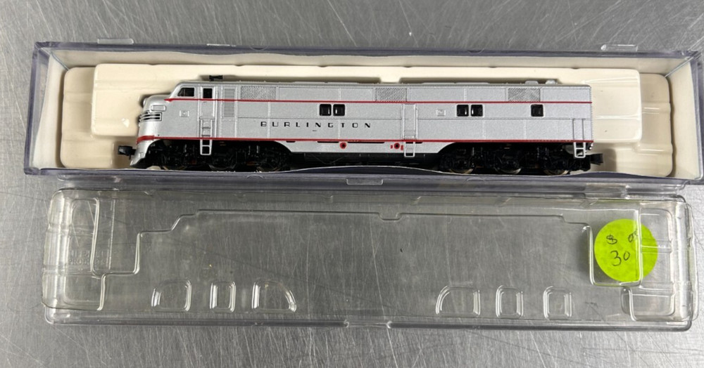 Life-Like E8 Diesel Loco Train Burlington CB&Q (9920B) #7027 New Open Box