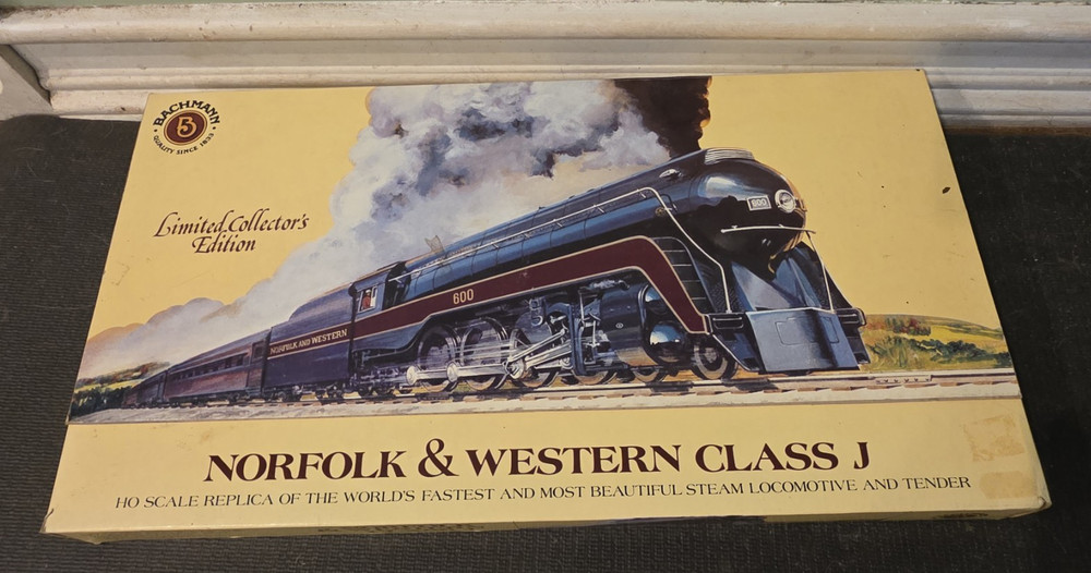 Bachmann HO Norfolk & Western Class J Steam Locomotive & Tender Analog Black/Red
