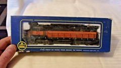 HO Scale AHM Alco Century 424 Diesel Locomotive, Milwaukee Road, Orange #807