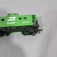 Life-Like HO Deluxe Locomotive #9987 & Caboose #41576 Burlington Northern