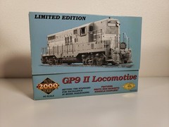 Proto 2000 Southern Pacific #5601 Limited Edition GP9 Locomotive 23710 HO Train