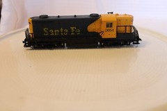 HO Scale AHM, Diesel Locomotive, Santa Fe, Blue & Yellow #2654