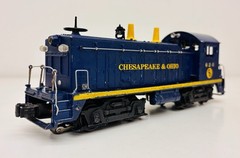 Lionel Postwar Chesapeake & Ohio NW-2 Diesel Switcher 624 w/ Box Runs & Lights