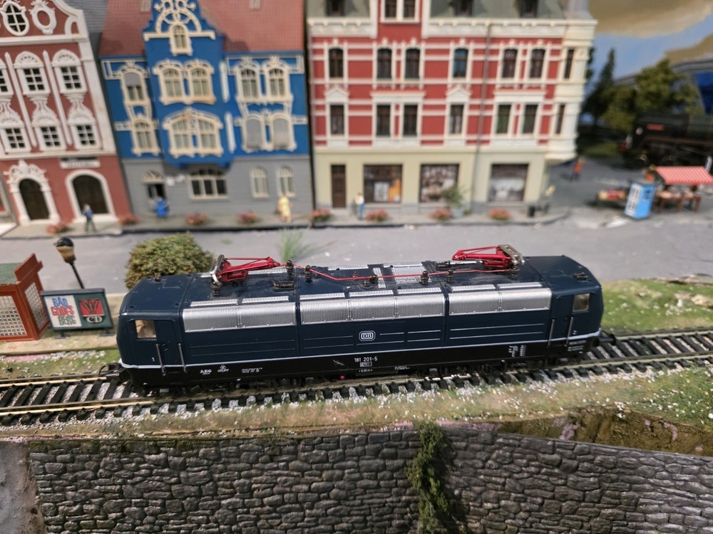 Roco DB BR 181 Electric Locomotive HO Scale DC