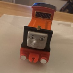 Rusty OO Gauge Analog Diesel Locomotive Engine, Orange/Black/Red/Gray