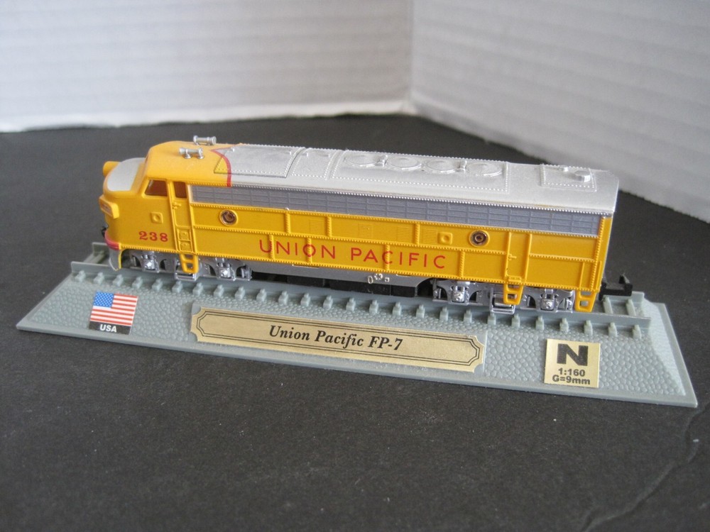 Del Prado USA Union Pacific FP 7 Locomotive Train Model1:160 Scale