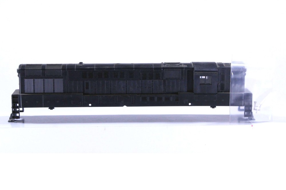 HO Athearn Std-Style Undecorated FM H-24-66 “Trainmaster” Shell +Horn Xlnt Cond