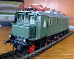 Roco 69625 HO gauge DB BR 117 / E17 electric loco in green livery