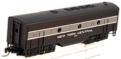 MTL Z 980 12 030 F7B New York Central Non-Powered B-Unit Loco #2421 NIB