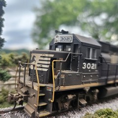 Athearn RTR NS GP40-2 HO Scale Locomotive Professionally Weathered DC Only